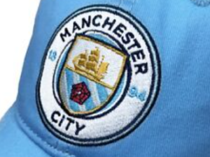 CONJUTO AFICIONADO DEL M. CITY (GORRA + BANDERA + VASO + CARTERA)