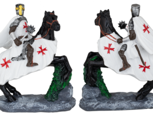 FIGURA RESINA CABALLERO TEMPLARIO A CABALLO NEGRO CON MAZA 8 cm.  COD: 39578