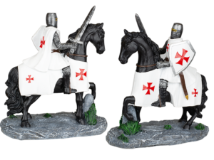 FIGURA RESINA CABALLERO TEMPLARIO A CABALLO NEGRO 12 cm.  COD: 39572