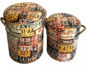 SET DE 2 TABURETES DE ALMACENAJE DISEÑO DE CARTELES. COD: 27565