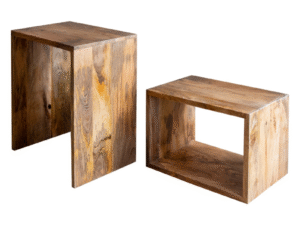 DOS MESAS PEQUEÑAS DE INTERIORES DE MADERA.  COD: 36086