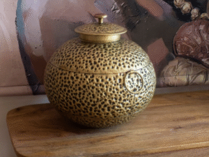 JARRÓN DE HOJALATA BOLA CON TAPA. PEQUEÑO. MOD: ANTIGUO V. COD: 34061.