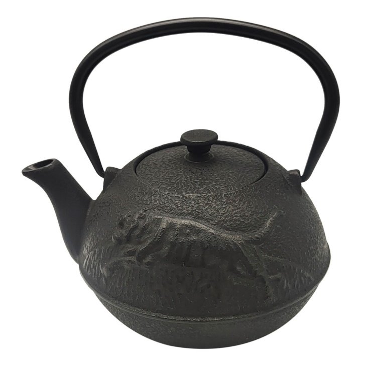 TETERA DE HIERRO COLADO DE 0,7 L. NEGRA. COD: 34194